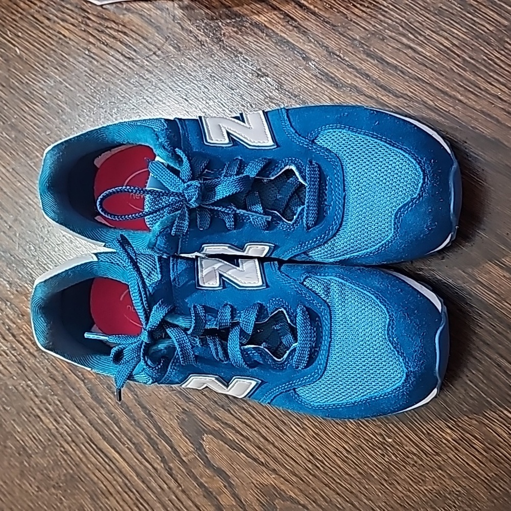 New Balance - Picture 2 of 8